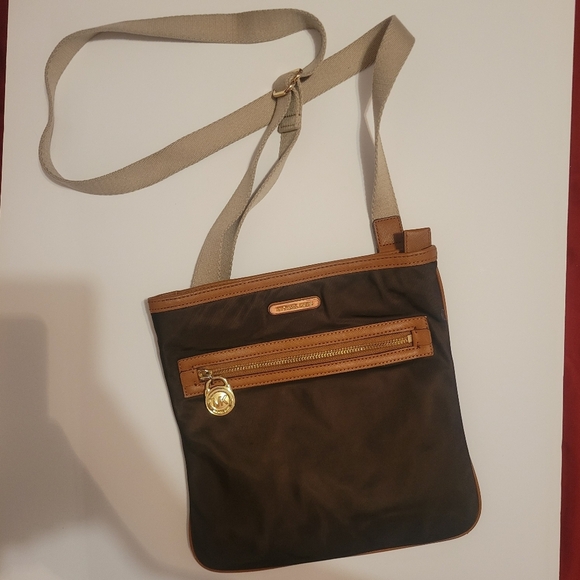 MICHAEL Michael Kors Handbags - Michael Kors nylon brown crossbody bag EUC Minimilist Modern Casual